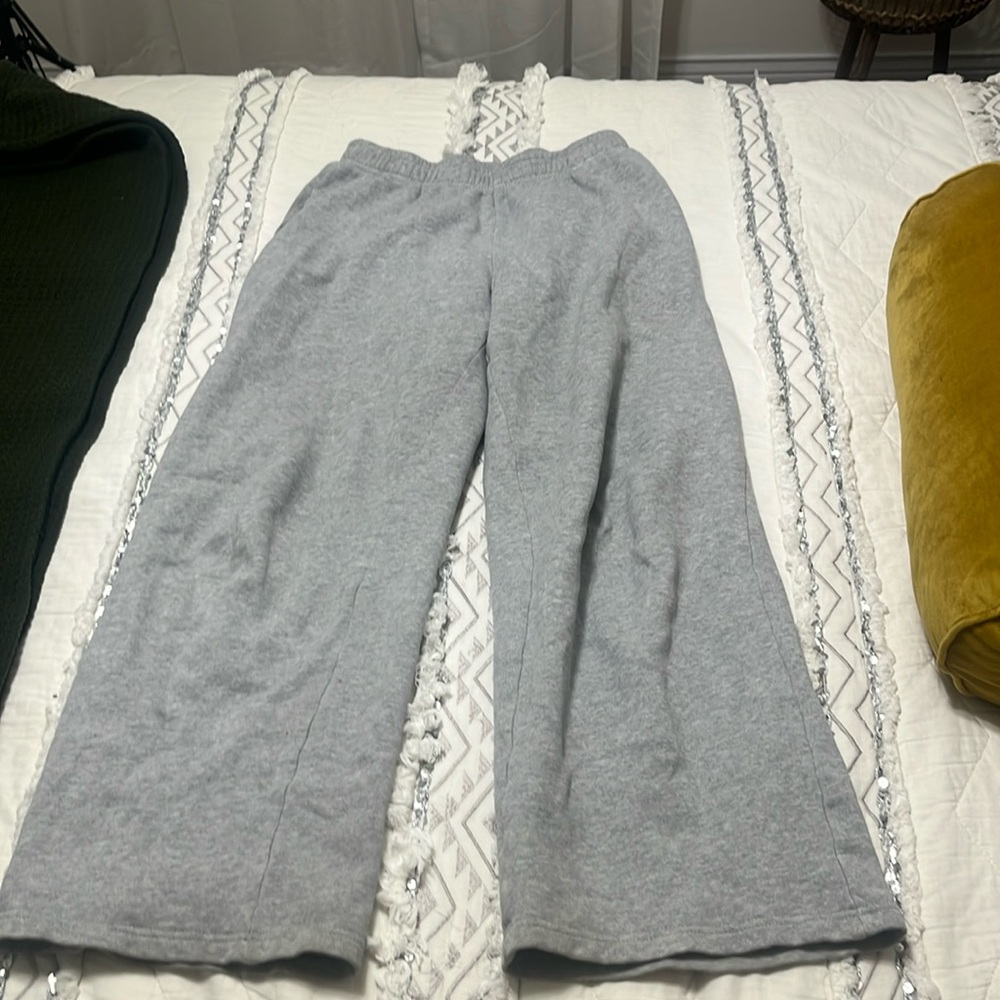 grey brandy melville sweat pants